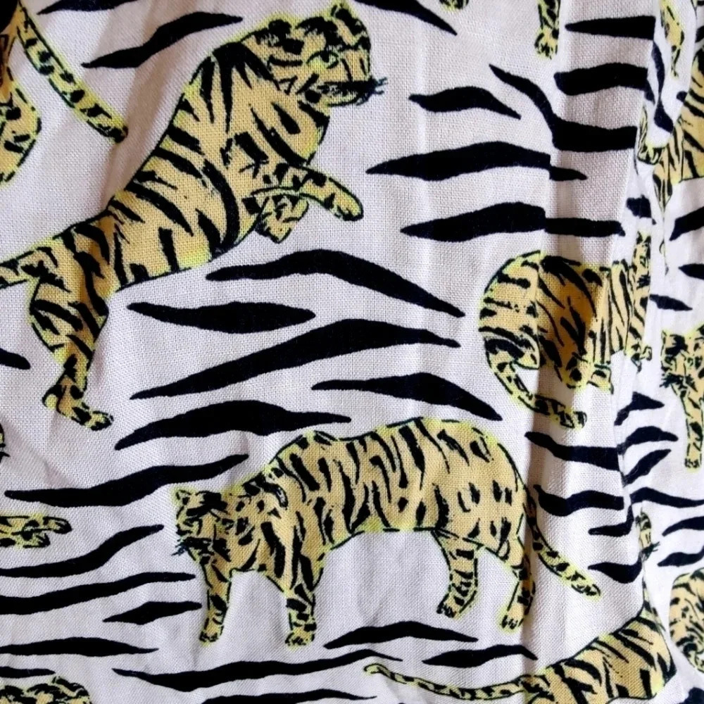 Tiger Crop Top EUC ❤️🐅 - Picture 11 of 15